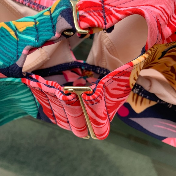 Kona Sol Swim Top (Size - S) “NWT” - Picture 4 of 10